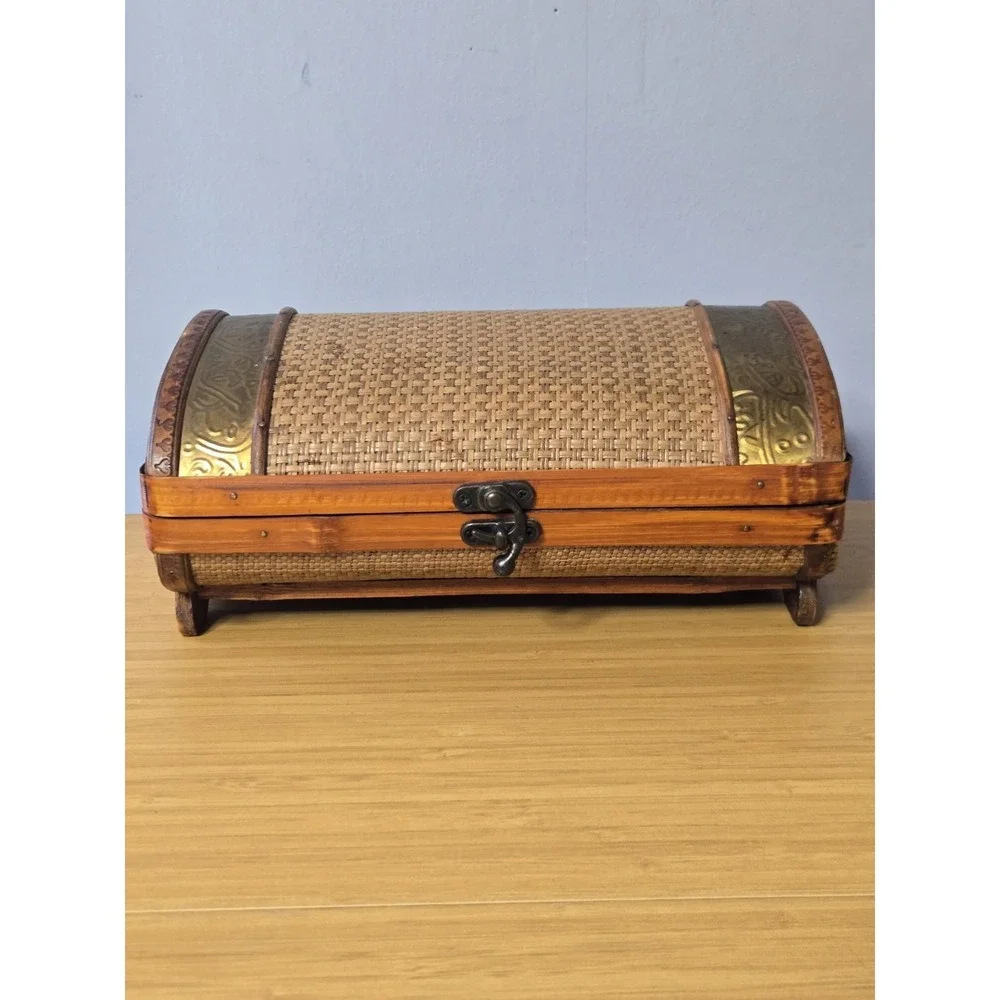 Vintage Asian‎ Style Woven Wicker Treasure Chest Box.